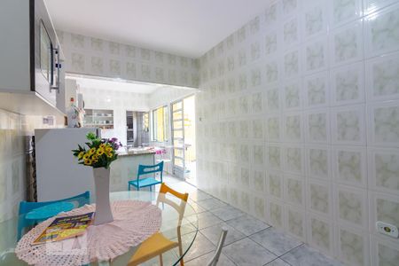 Casa à venda com 120m², 3 quartos e 2 vagas Casa à venda com 120m², 3 quartos e 2 vagasCozinha