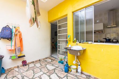 Casa à venda com 120m², 3 quartos e 2 vagas Casa à venda com 120m², 3 quartos e 2 vagasQuintal