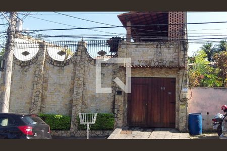 Fachada de casa à venda com 3 quartos, 300m² em Pechincha, Rio de Janeiro