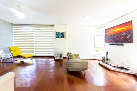 Sala 1 de casa para alugar com 4 quartos, 350m² em Jardim Novo Mundo, São Paulo