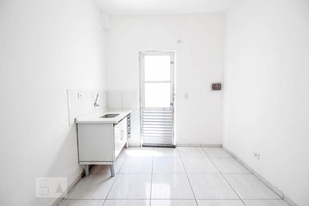 Cozinha de casa para alugar com 1 quarto, 25m² em Vila Dionisia, São Paulo