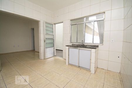 Cozinha de casa para alugar com 2 quartos, 55m² em Jardim Sueli, Guarulhos