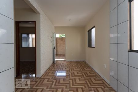 Sala/Cozinha de casa para alugar com 2 quartos, 60m² em Capão da Imbuia, São José dos Pinhais