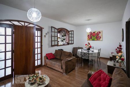 Sala de casa à venda com 5 quartos, 222m² em Sagrada Família, Belo Horizonte