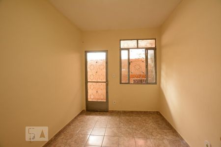 Sala de casa para alugar com 2 quartos, 60m² em Vaz Lobo, Rio de Janeiro