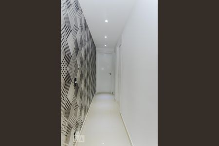 Corredor Dormitórios  de apartamento para alugar com 2 quartos, 47m² em Jardim Las Vegas, Guarulhos