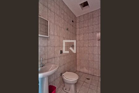 Banheiro da Suíte 1 de casa para alugar com 2 quartos, 68m² em Vila Serralheiro, São Paulo