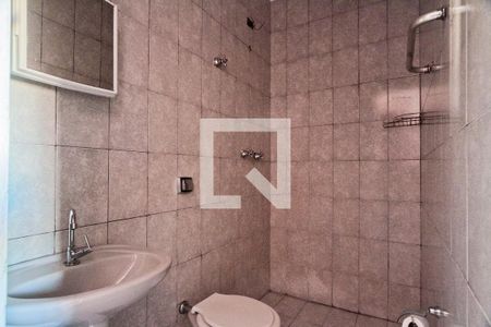 Banheiro da Suíte 1 de casa para alugar com 2 quartos, 68m² em Vila Serralheiro, São Paulo