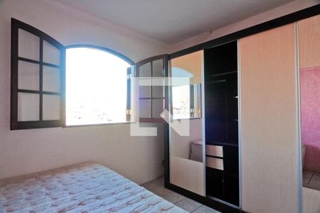 Suíte 1 de casa para alugar com 2 quartos, 68m² em Vila Serralheiro, São Paulo