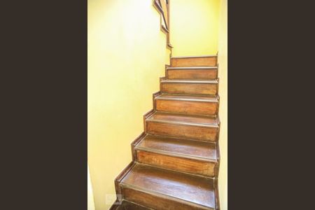 Escada de casa à venda com 3 quartos, 245m² em Cerâmica, São Caetano do Sul