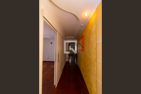 Corredor de casa à venda com 3 quartos, 200m² em Vila Ema, São Paulo