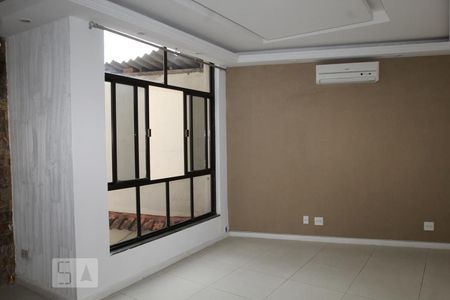 Casa de condomínio à venda com 207m², 3 quartos e 1 vagaSala