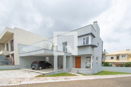 Casa de condomínio à venda com 240m², 4 quartos e 3 vagas Casa de condomínio à venda com 240m², 4 quartos e 3 vagasFachada