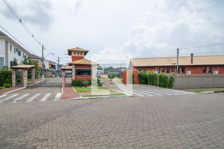 Casa de condomínio à venda com 240m², 4 quartos e 3 vagas Casa de condomínio à venda com 240m², 4 quartos e 3 vagasFachada e portaria