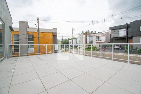 Casa de condomínio à venda com 240m², 4 quartos e 3 vagas Casa de condomínio à venda com 240m², 4 quartos e 3 vagasSacada da Sute 1