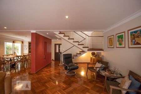 Casa à venda com 300m², 4 quartos e 4 vagasSala de Estar 