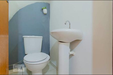 Lavabo de casa de condomínio para alugar com 2 quartos, 65m² em Vila Araguaia, São Paulo