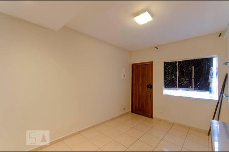 Sala de casa de condomínio para alugar com 2 quartos, 65m² em Vila Araguaia, São Paulo