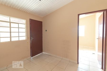 Sala de Estar de casa para alugar com 2 quartos, 80m² em Setor Coimbra, Goiânia