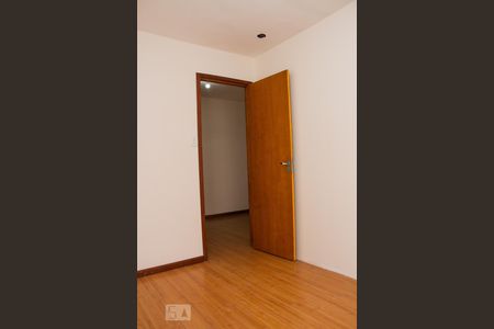 Quarto 01 de apartamento para alugar com 2 quartos, 45m² em Quintino Bocaiuva, Rio de Janeiro