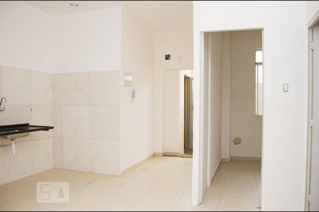 Sala/Cozinha de apartamento para alugar com 2 quartos, 45m² em Quintino Bocaiuva, Rio de Janeiro