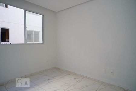 Quarto 1 de apartamento para alugar com 2 quartos, 41m² em Rubem Berta, Porto Alegre