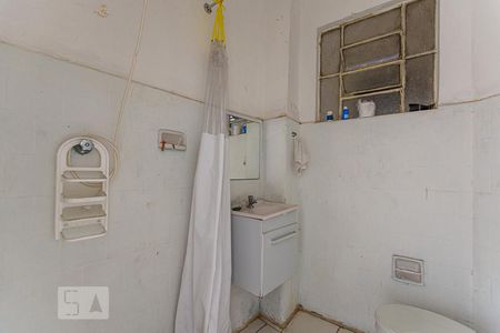 Banheiro de kitnet/studio para alugar com 1 quarto, 37m² em Centro, Niterói