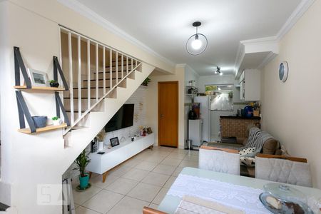 Casa de condomínio à venda com 76m², 2 quartos e 1 vagaSala