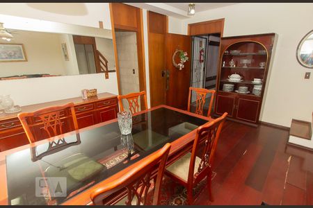 Sala 2 ambientes de apartamento para alugar com 2 quartos, 150m² em Mont’serrat, Porto Alegre