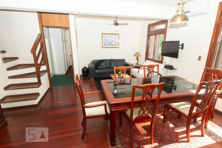 Sala 2 ambientes de apartamento para alugar com 2 quartos, 150m² em Mont’serrat, Porto Alegre