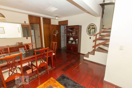 Sala 2 ambientes de apartamento para alugar com 2 quartos, 150m² em Mont’serrat, Porto Alegre