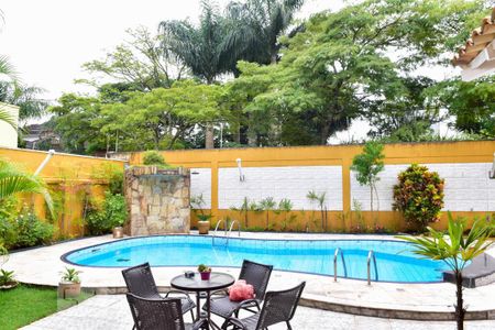 Área comum de casa de condomínio à venda com 4 quartos, 300m² em Jardim Santa Helena, São Paulo