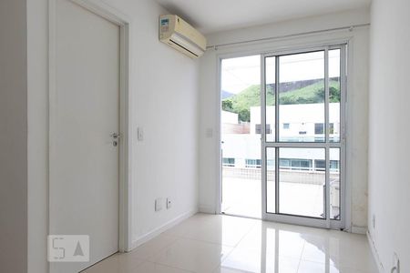 Sala 2 de apartamento à venda com 3 quartos, 135m² em Vargem Pequena, Rio de Janeiro