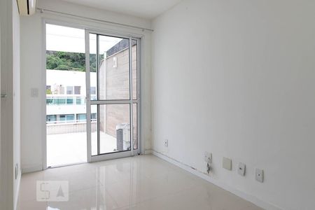 Sala 2 de apartamento à venda com 3 quartos, 135m² em Vargem Pequena, Rio de Janeiro