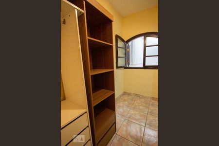 Quarto 1 - Closet  de casa de condomínio para alugar com 2 quartos, 180m² em Vila da Oportunidade, Carapicuíba