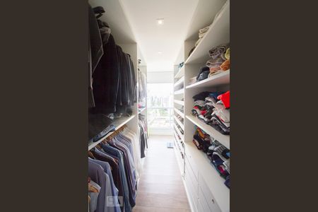 Closet Suíte 1 de apartamento à venda com 2 quartos, 118m² em Campo Belo, São Paulo