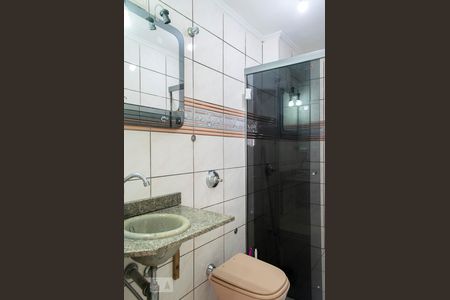 banheiro de apartamento para alugar com 2 quartos, 40m² em Santa Teresinha, São Paulo