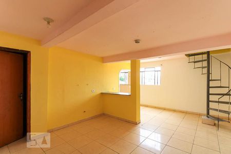 Casa para alugar com 100m², 2 quartos e 2 vagasSala