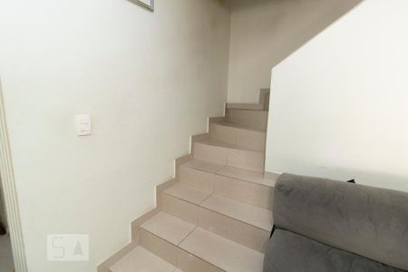 Escada Interna de casa à venda com 3 quartos, 72m² em Jardim Carlu, São Paulo