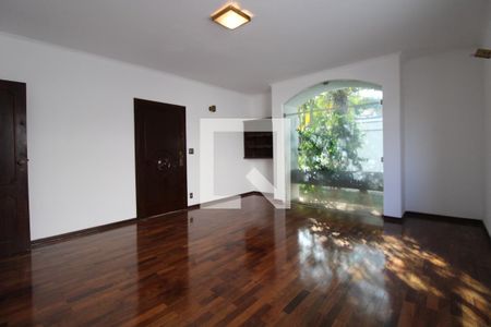 Casa à venda com 323m², 3 quartos e 4 vagasSala de estar