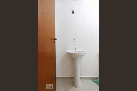 Banheiro de apartamento para alugar com 1 quarto, 32m² em Vila Zat, São Paulo