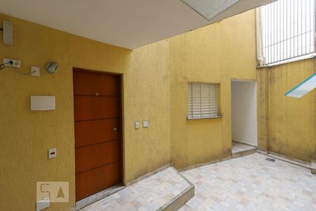 Sala e Quarto Vista de apartamento para alugar com 1 quarto, 32m² em Vila Zat, São Paulo