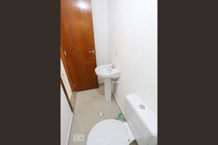 Banheiro de apartamento para alugar com 1 quarto, 32m² em Vila Zat, São Paulo