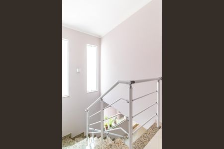 Casa à venda com 220m², 3 quartos e 5 vagas Casa à venda com 220m², 3 quartos e 5 vagasEscadaria