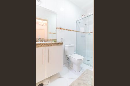 Casa à venda com 220m², 3 quartos e 5 vagas Casa à venda com 220m², 3 quartos e 5 vagasBanheiro da Suíte 2