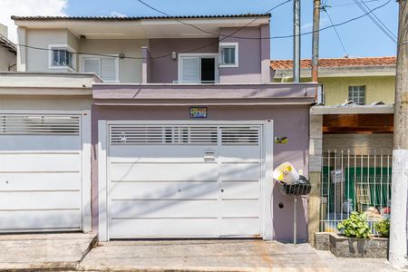 Casa à venda com 220m², 3 quartos e 5 vagas Casa à venda com 220m², 3 quartos e 5 vagasFachada ada Casa