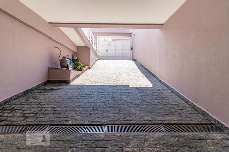 Casa à venda com 220m², 3 quartos e 5 vagas Casa à venda com 220m², 3 quartos e 5 vagasQuintal - Garagem