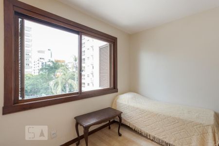 Quarto 1 de apartamento para alugar com 3 quartos, 245m² em Petrópolis, Porto Alegre