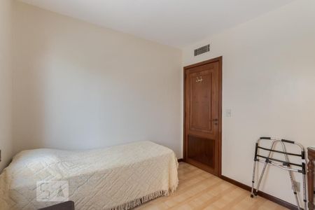 Quarto 1 de apartamento para alugar com 3 quartos, 245m² em Petrópolis, Porto Alegre