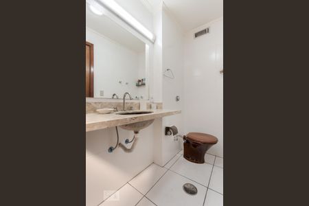 Banheiro da Suíte de apartamento para alugar com 3 quartos, 245m² em Petrópolis, Porto Alegre